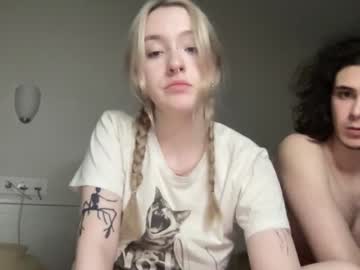 girl
        milky__coffee cam image #3910326