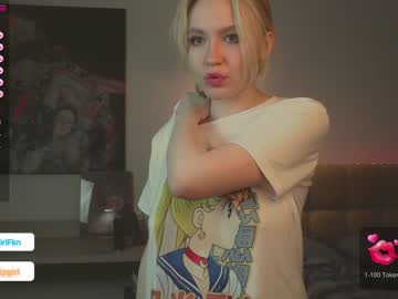 girl
        fkngossip cam image #332804