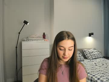 girl
        _ritaturner_ cam image #2200122