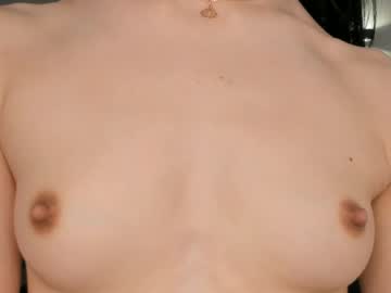 girl
        mary_lepson cam image #6857019
