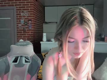 girl
        mia_gothh cam image #4053913