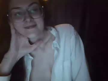 girl
        eyadivine cam image #2113026