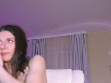 girl
        sweetkira555 cam image #5306275