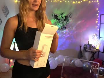 girl
        phoenix_taylor cam image #3187612