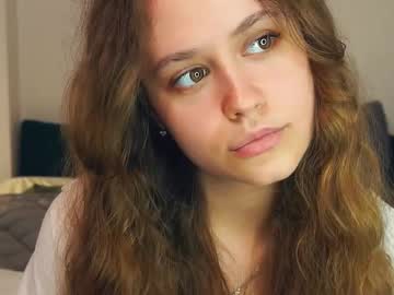 girl
        kendraedger cam image #7014675