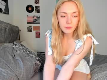 girl
        justpiper cam image #4197372
