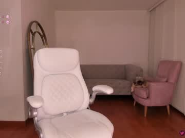 girl
        dinaoneg cam image #3734214
