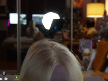 girl
        bestblondiiecb cam image #3351320