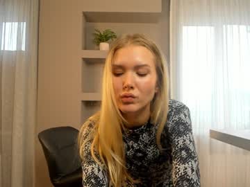 girl
        caitlinnaomi cam image #3046569