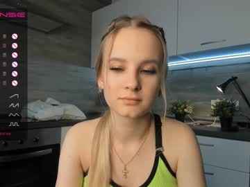 girl
        margaretwilkinson cam image #2992711