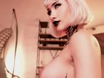 girl
        goth_dolll cam image #3904998