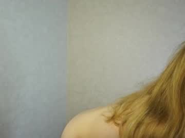 girl
        meow_meow_mia cam image #6419853