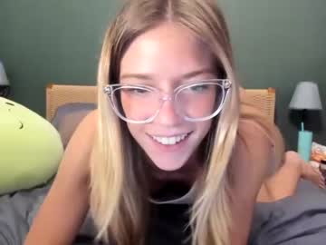 girl
        oliviahansleyy cam image #4208521