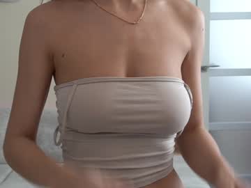 girl
        kathariine cam image #4567312