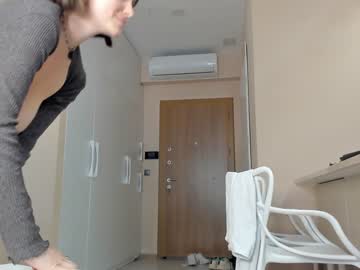 girl
        melon_mussy cam image #1352711