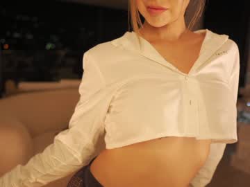girl
        honeyco57 cam image #3095413