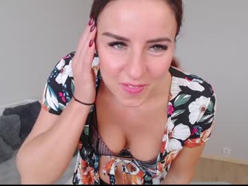 girl
        emerald_kittycat cam image #108030