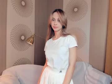 girl
        nectar_peach cam image #4014774