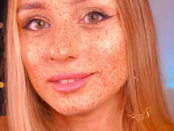 girl
        artease cam image #505774