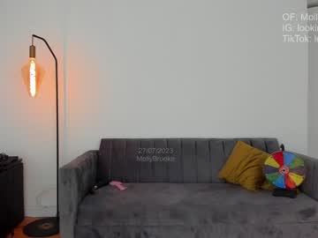 girl
        newmollybrooke cam image #2059467