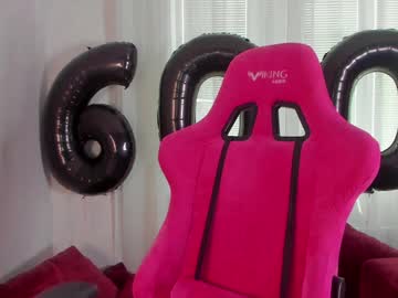 girl
        angelina_new cam image #2239923