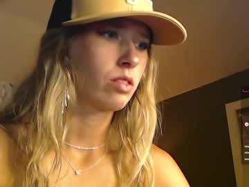 girl
        lucy_gooosey cam image #1638097