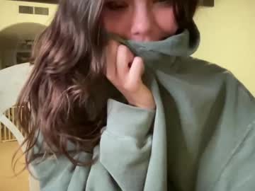 girl
        lilyofearth cam image #4272515