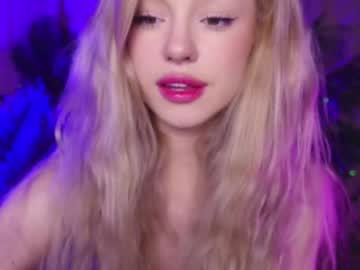 girl
        bunnylia__ cam image #1402297