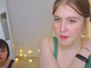 girl
        naomi_flower cam image #707172