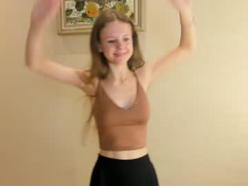 girl
        maryrogersa cam image #2247682