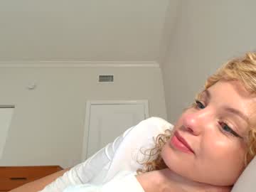 girl
        theislandgirl cam image #6182310