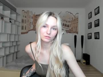 girl Nude Cam Girls Playing Games with evamooni