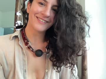 girl
        annareyle cam image #757410