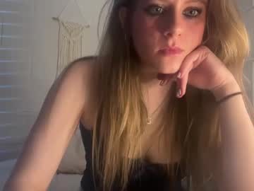 girl
        drewrose24 cam image #6218816