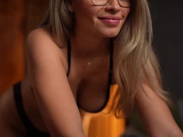 girl
        brandywhite cam image #6091870