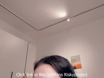 girl
        riskyproject cam image #6999335
