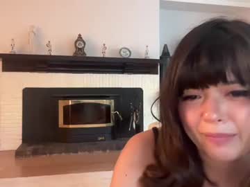 girl
        sarah_heart_aus cam image #6019900