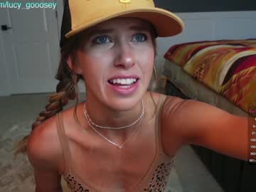 girl
        lucy_gooosey cam image #1929445