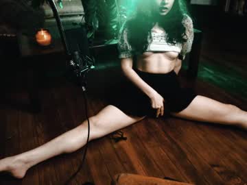 girl
        ingennui cam image #501679