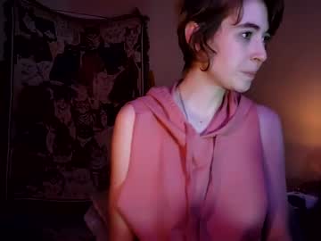 girl
        dumbemoloo cam image #2493456