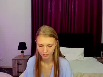 girl
        phoebepaw cam image #4626938