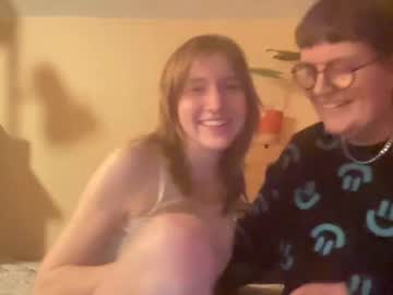 couple
        sam_and_sub cam image #1135036