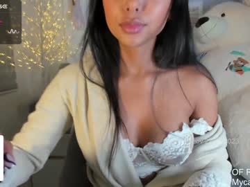 girl
        imcamila__ cam image #2907438
