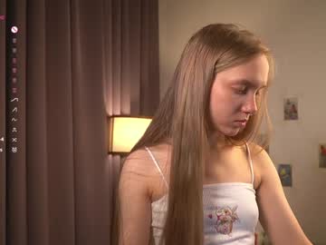 girl
        lyly_bambi cam image #5873847