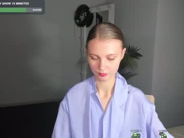girl
        phoebepaw cam image #5869203