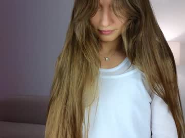 girl
        ambertan1 cam image #6045557