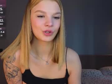 girl
        lovely_babyy cam image #6119472