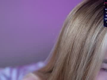 girl
        love_you_to123 cam image #1690310