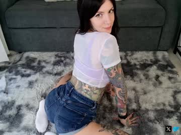 girl
        harliequinnx cam image #6388381