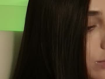 girl
        hollyextra cam image #5988032
